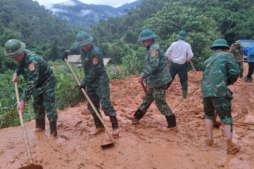 Nỗ lực từng giờ để ổn định sản xuất, sinh hoạt cho người dân vùng bão