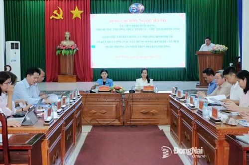 Ủy viên dự khuyết Trung ương Đảng, Phó Bí thư Thường trực Tỉnh ủy, Chủ tịch HĐND tỉnh Đồng Nai Tôn Ngọc Hạnh làm việc với phường Bình Phước