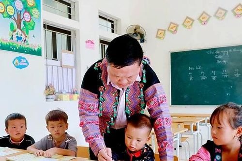 Chuyện 'gieo chữ' trên non cao