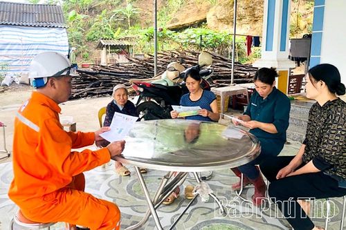 Công ty Điện lực Phú Thọ khuyến cáo an toàn điện mùa mưa bão