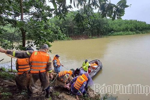 Nỗ lực tìm kiếm người mất tích nghi do đuối nước khi đi đánh cá