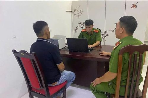Xử lý tài xế xe buýt thông chốt vào ngầm ngập nước