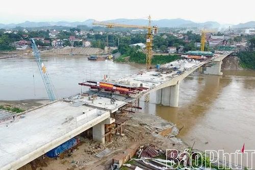 'Vượt nắng, thắng mưa' làm nên kỳ tích