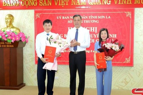 Hội nghị công bố, trao quyết định nghỉ hưu đối với cán bộ tại Sở Công Thương