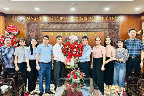 Báo và phát thanh, truyền hình Tuyên Quang chúc mừng các ngành nhân ngày truyền thống