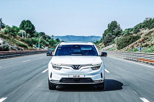 Ba lưu ý quan trọng khi lái ô tô điện đường dài