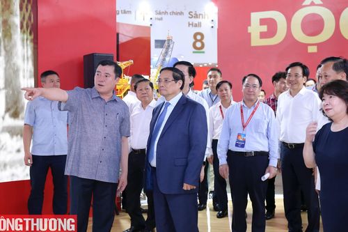 Thủ tướng Chính phủ Phạm Minh Chính kiểm tra gian Triển lãm '80 năm Ngành Công Thương lớn mạnh cùng đất nước'