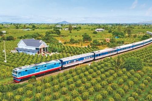 'Chạy tàu không ga' và dấu son 48 giờ xuyên Việt