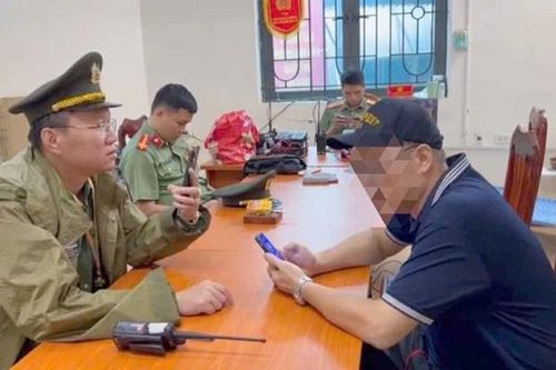 Lập biên bản người xếp ghế bán chỗ ngồi xem diễu binh trên phố Nguyễn Thái Học