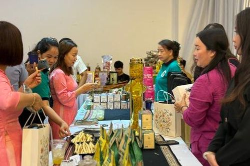 Quảng Ngãi hướng dẫn người dân cách phân biệt hàng giả tại hội chợ
