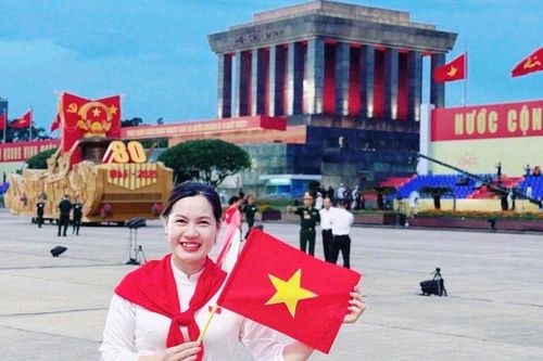 Phụ nữ Việt Nam - Sắc hoa tỏa sáng trong ngày Đại lễ 2/9