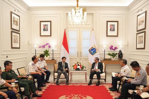 Đoàn công tác Cảnh sát biển Việt Nam chào xã giao Thống đốc thành phố Jakarta
