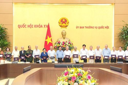 Hơi thở cuộc sống hun đúc sức nóng nghị trường
