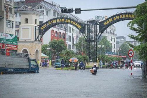 'Làng biệt thự triệu đô' ngập trong biển nước: Nỗi ám ảnh của cư dân Nam An Khánh
