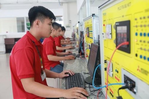 Điểm chuẩn ngành khoa học, kỹ thuật - công nghệ duy trì ở mức cao