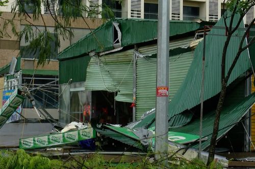 Người dân vùng biển Nghệ An vượt bão an toàn