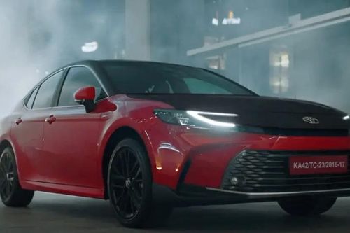 Toyota Camry có bản hybrid đặc biệt