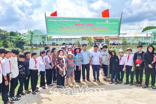 Con đường mới mang niềm vui đến thầy trò Trường THCS Tân Ân Tây