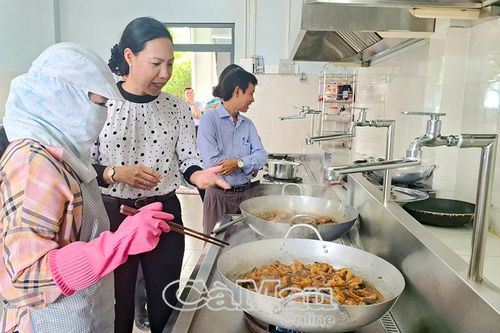 HĐND tỉnh khảo sát công tác trợ giúp xã hội tại Trung tâm Bảo trợ xã hội Bạc Liêu