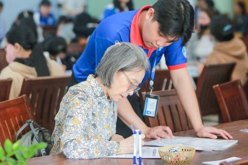 Người phụ nữ 62 tuổi trở thành tân sinh viên đại học với lý do đặc biệt