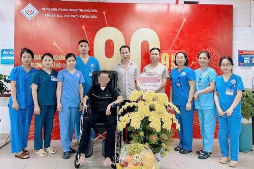 Cứu sống nam thanh niên đang được đưa 'về nhà lo hậu sự'
