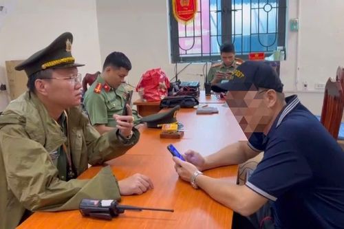 Xử lý người đàn ông cho thuê ghế giữ chỗ xem sơ duyệt diễu binh, diễu hành