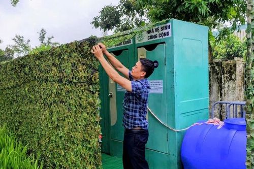 Các nhà vệ sinh công cộng ở khu vực diễu binh A80
