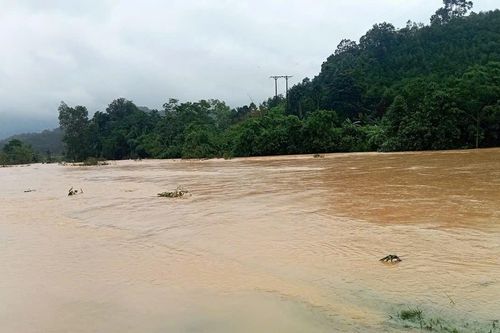 Xã miền núi ở Thanh Hóa bị lũ cô lập, mất liên lạc nhiều ngày