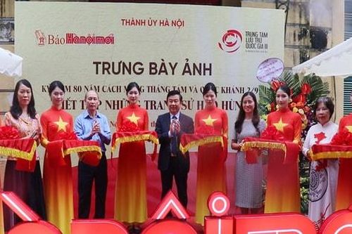 Hào khí Tháng Tám - Niềm tin hôm nay qua 80 bức ảnh trưng bày tại Báo Hànôịmới