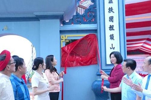 Phó Chủ tịch Thường trực HĐND thành phố Hà Nội Phùng Thị Hồng Hà dự Lễ gắn biển công trình đền Thanh Ấm