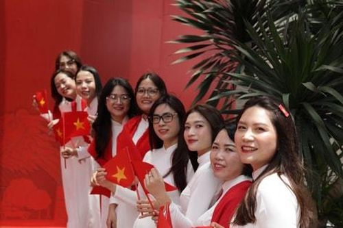 Check-in cùng bức tường Tự hào Việt Nam trên đường Nguyễn Chí Thanh