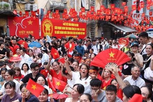 Biển người hướng về Ba Đình, hân hoan chờ sơ duyệt diễu binh, diễu hành