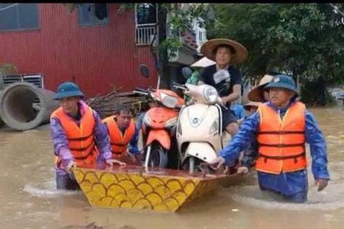 Xã Thạch Thất di dời người dân khỏi khu vực ngập úng, gia cố bờ sông Tích