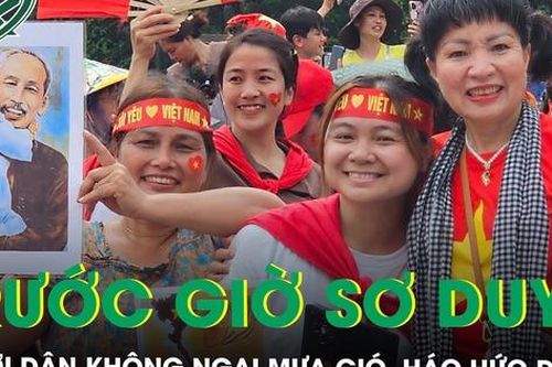 Trước giờ sơ duyệt A80: Hàng vạn người dân không ngại mưa gió, háo hức đi xem
