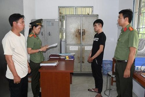 Bắt thanh niên mang súng đến quán nhậu giải quyết mâu thuẫn