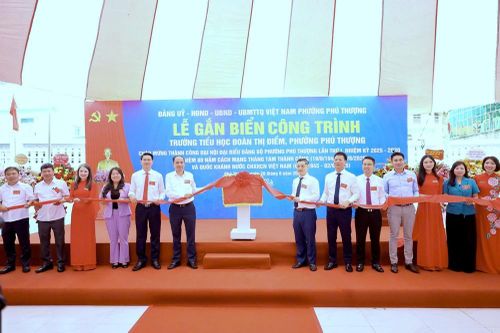 Phường Phú Thượng gắn biển công trình chào mừng Đại hội Đảng bộ và 80 năm Quốc khánh 2/9