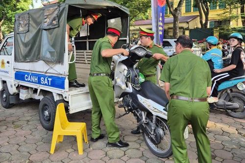 Xử lý nghiêm điểm trông giữ xe trái phép tại Cửa Bắc