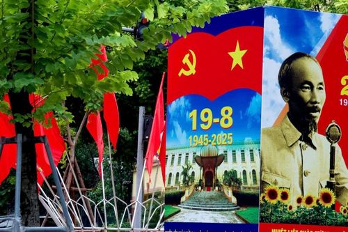 Hà Nội rực rỡ sắc màu chào mừng 80 năm Quốc khánh
