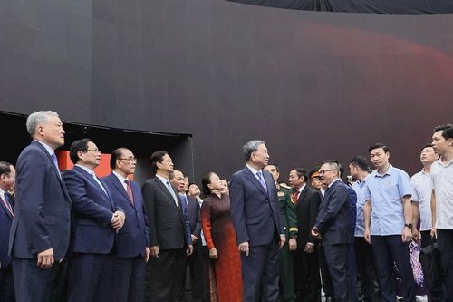 Tổng Bí thư tham quan Triển lãm thành tựu đất nước '80 năm hành trình Độc lập - Tự do - Hạnh phúc'