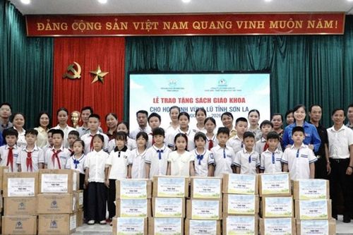 Trao tặng gần 13.000 cuốn sách, tiếp sức học sinh Sơn La trước thềm năm học mới