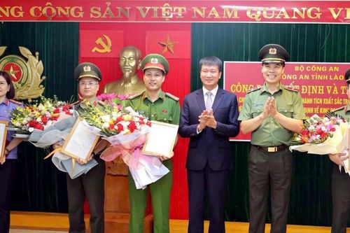 Khen thưởng 5 tập thể tham gia triệt phá vụ lừa đảo 'tiền ảo' quy mô lớn