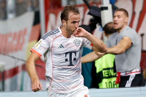 Kane giải cứu Bayern với bàn thắng phút 90+4