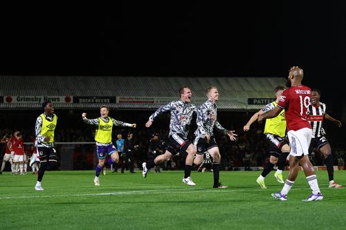 Sau khi vượt MU, Grimsby Town sẽ gặp ai tại vòng 3?