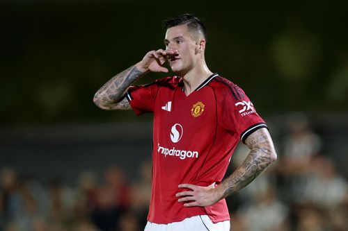 Sesko 'tắt điện' ở Grimsby, Man Utd thêm nỗi nhục mới