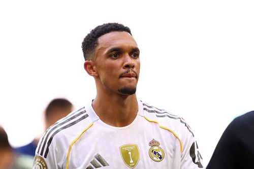 Alexander-Arnold bất mãn