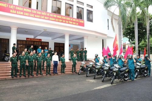 Gia Lai: Bàn giao 270 xe mô tô cho các Ban CHQS cấp xã