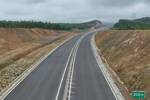 Sáng nay, thông xe tuyến cao tốc Vũng Áng-Bùng