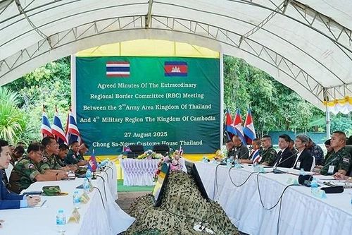 Campuchia và Thái Lan nhất trí giải quyết tranh chấp trong hòa bình