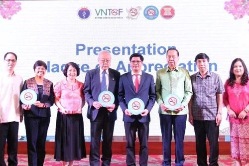 Thúc đẩy cam kết duy trì những điểm đến du lịch không khói thuốc
