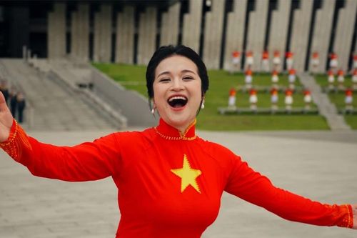 Ra mắt MV 'Việt Nam ơi, cùng bước tới vinh quang'